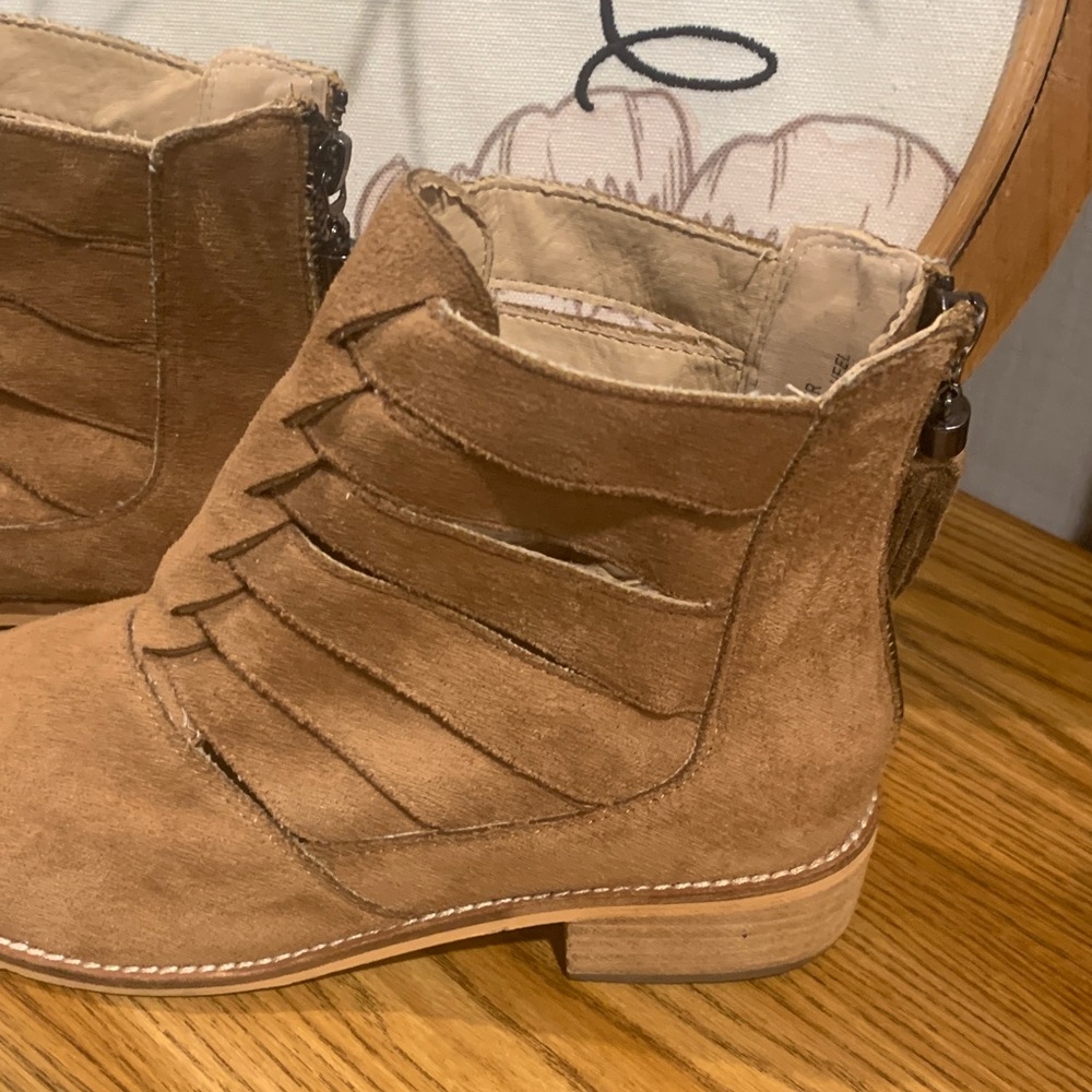A Rider Girl Suede Ankle Boots - Picture 4 of 11